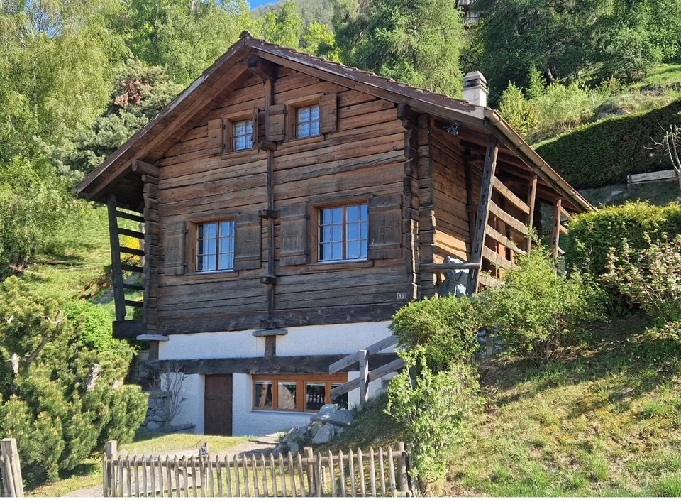 Daillet/Grône, chalet coup de cœur de 99 m² alliant charme et authenticité à 10 minutes de Nax.
