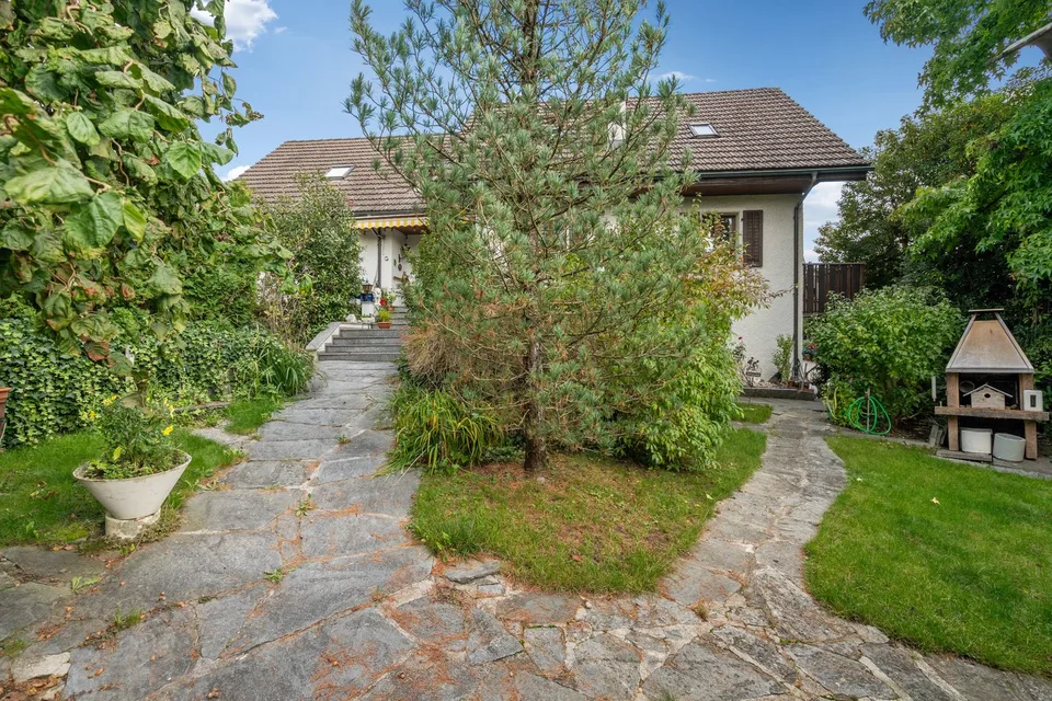 Idillio di giardino in posizione ideale – Casa soleggiata di 6,5 locali con terreno circostante – foto 6 di 15