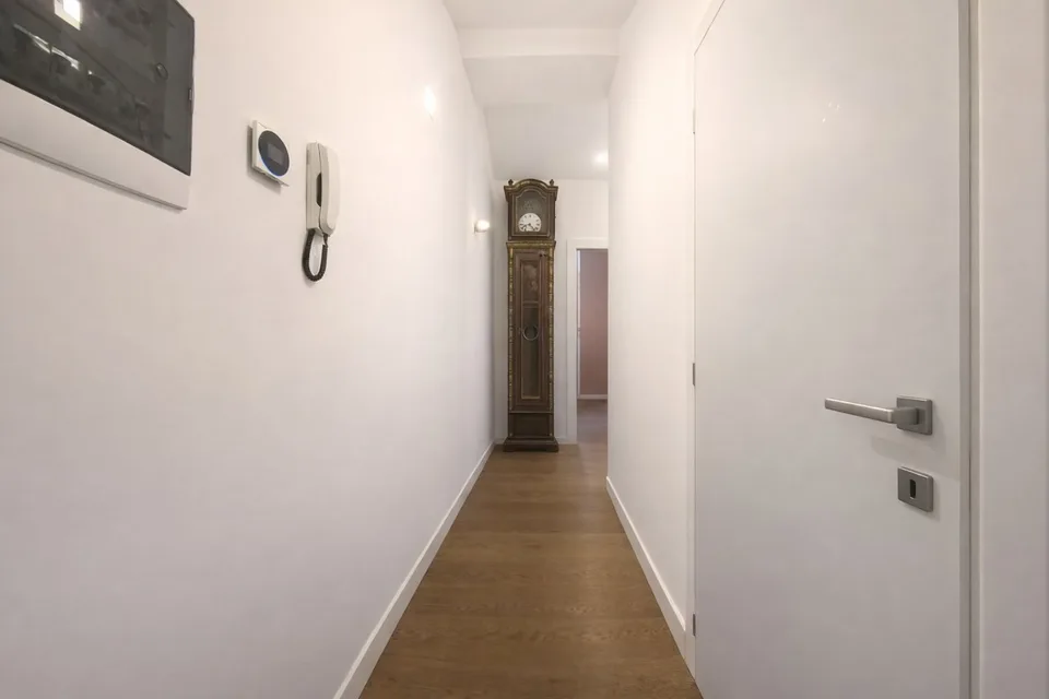 MODERNA MANSARDA DI DESIGN CON VISTA LAGO