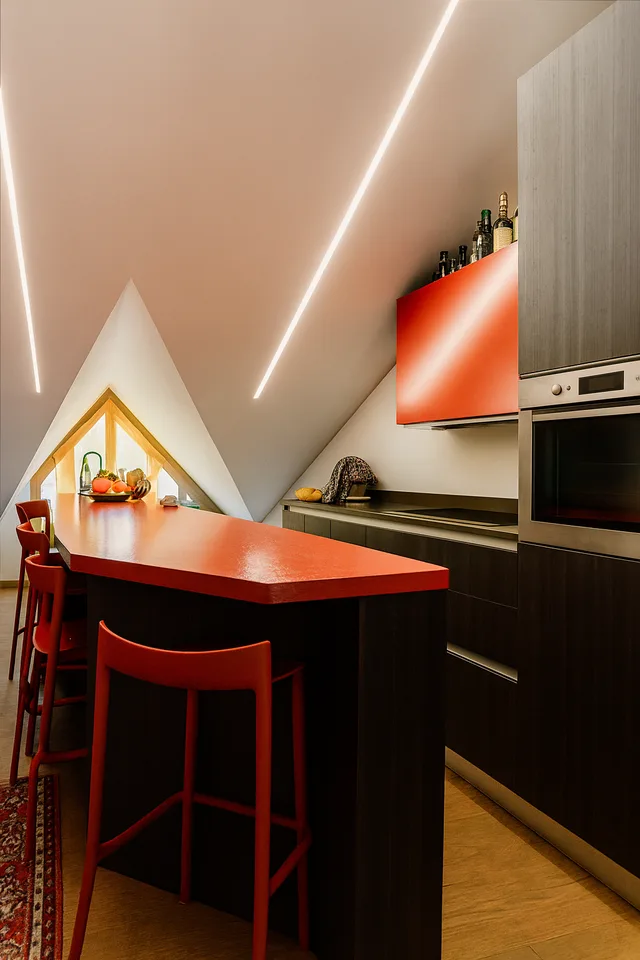 MODERNA MANSARDA DI DESIGN CON VISTA LAGO