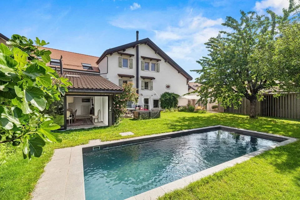 Très belle maison de caractère avec piscine au coeur du village,  Genolier