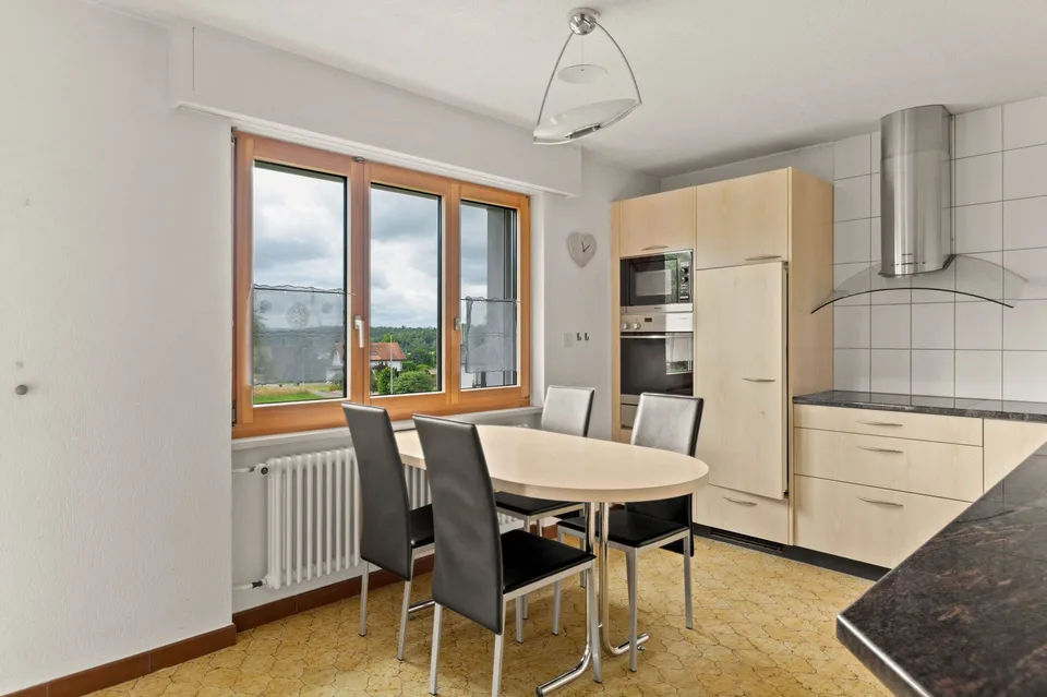 Casa individuale affascinante di 7,5 locali a Bure