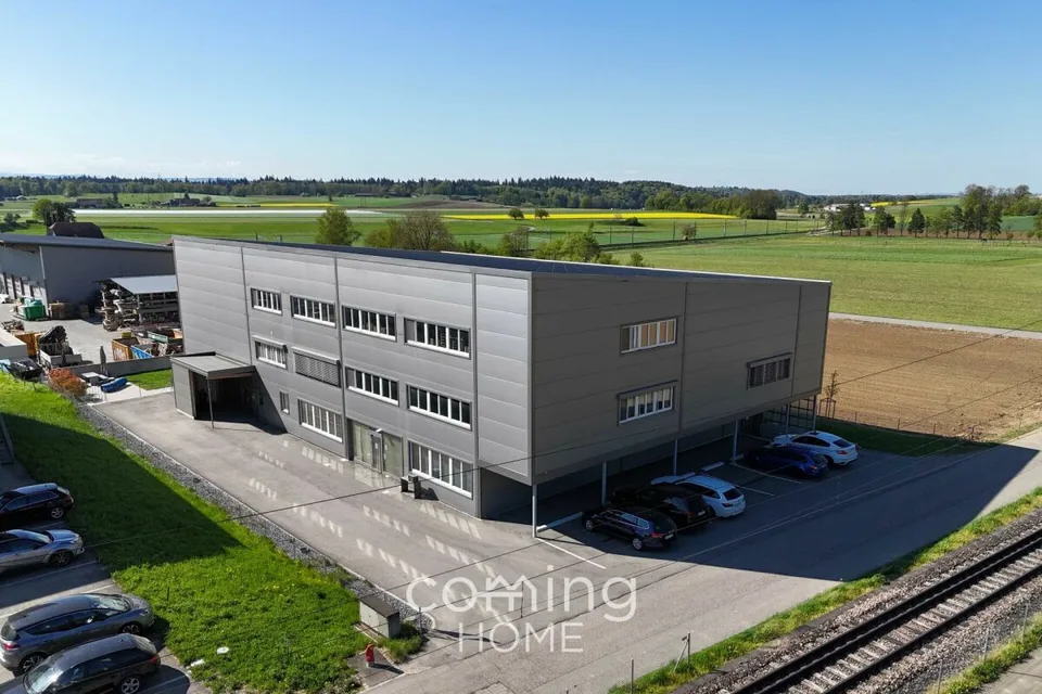 Alles unter einem Dach in Niederbipp - Gewerbegebäude mit Büro, Lager und Ladenlokal