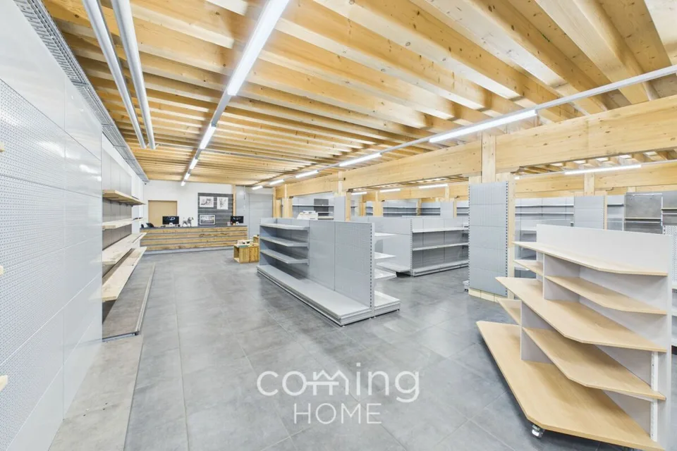 Tutto sotto un unico tetto a Niederbipp - Edificio commerciale con ufficio, magazzino e locale commerciale