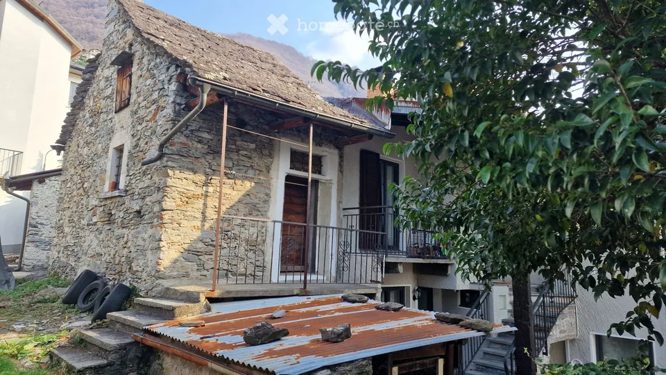 Casa ticinese + rustico adiacente da ristrutturare