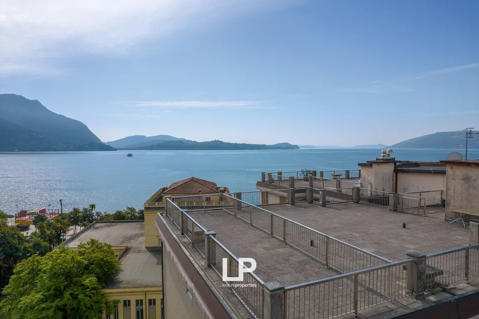 Penthouse di lusso con vista lago a Intra