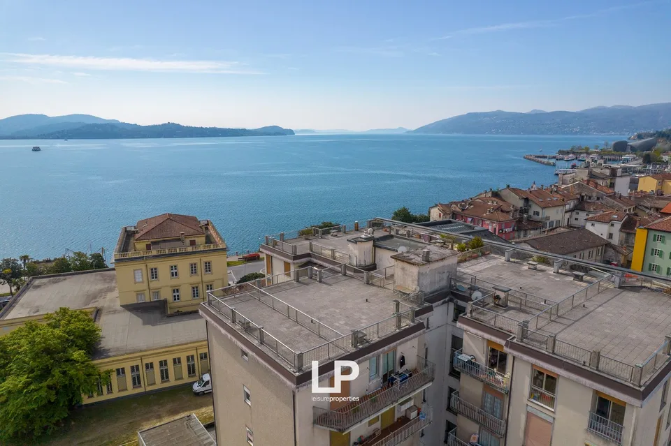 Penthouse di lusso con vista lago a Intra