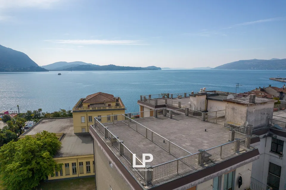 Penthouse di lusso con vista lago a Intra