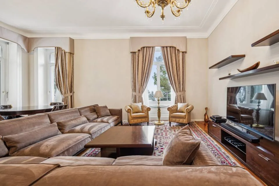 Rare à la vente, appartement dans l'immeuble Riant-Château Montreux Te