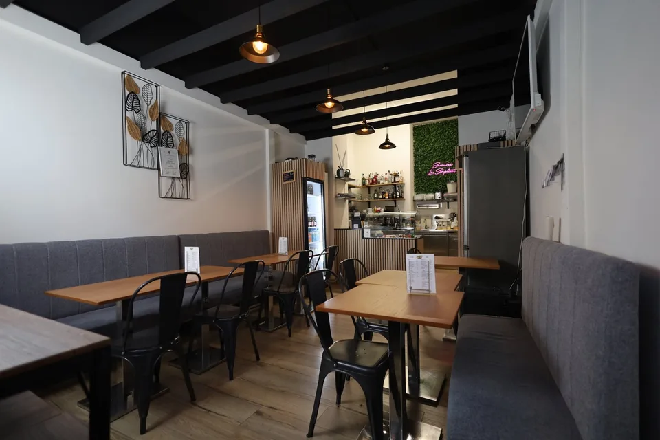 Arcade louée à vendre au 75 rue de Carouge, 1205 Genève