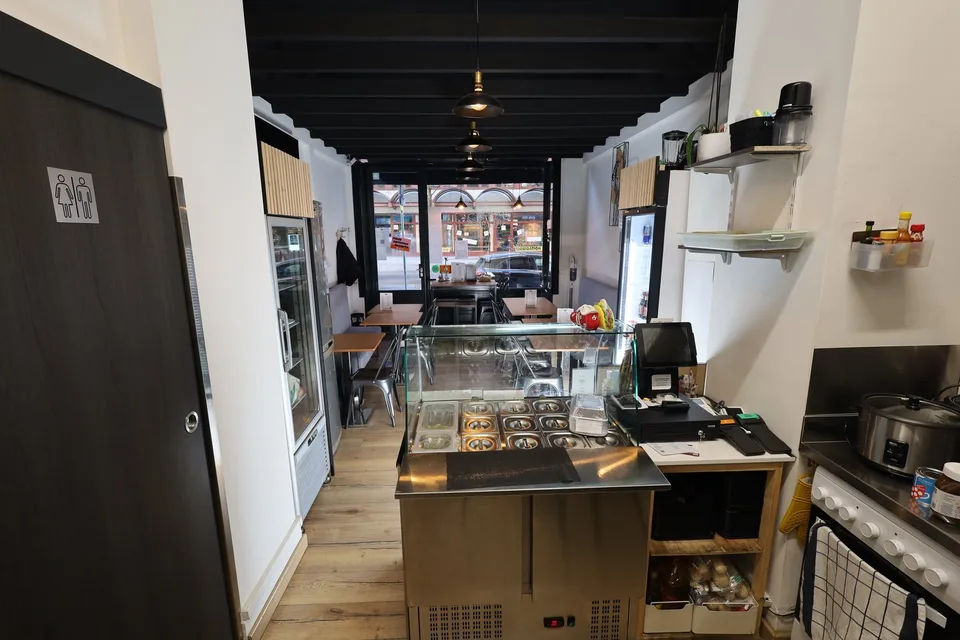 Arcade louée à vendre au 75 rue de Carouge, 1205 Genève