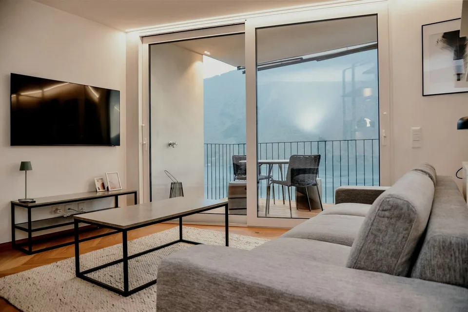 FANTASTICO APPARTAMENTO DI 3.5 LOCALI -CON SPLENDIDA VISTA SUL LAGO DI LUGANO