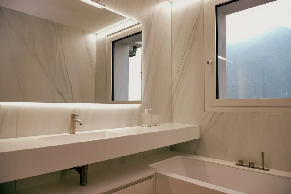 FANTASTIQUE APPARTEMENT DE 3.5 PIÈCES - AVEC UNE VUE SPLENDIDE SUR LE LAC DE LUGANO – photo 8 sur 13