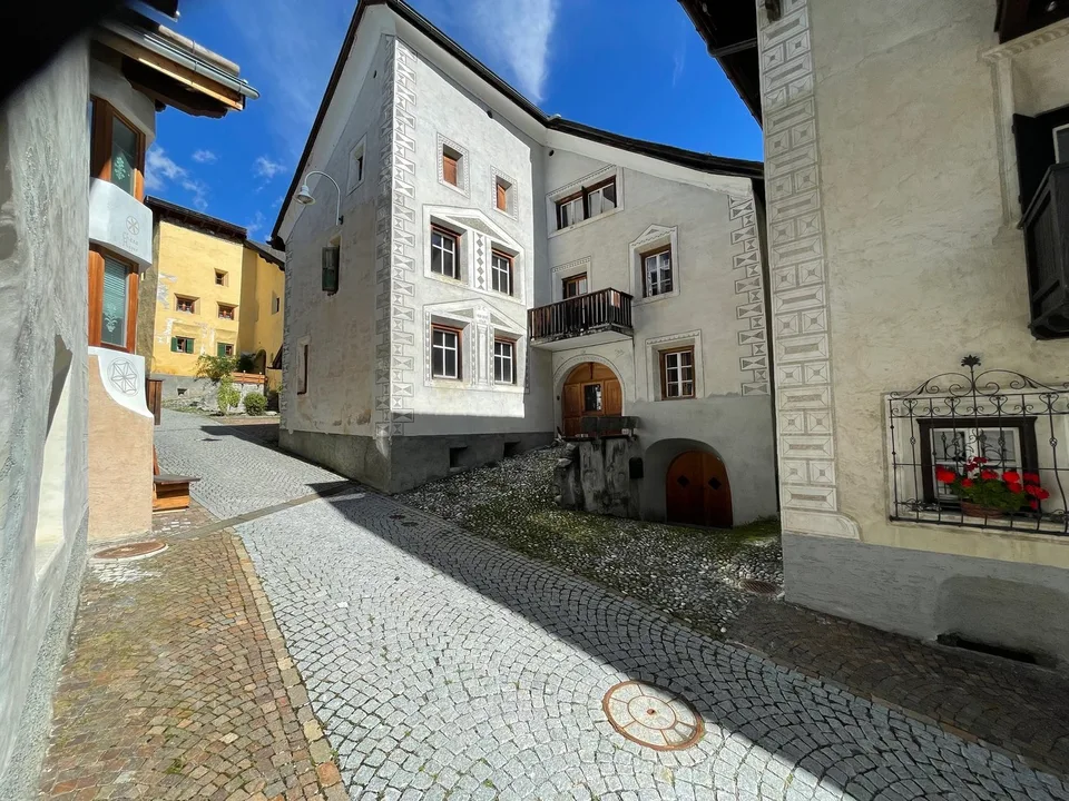 Sogno di casa in Engadina con storia, charme e grande potenziale