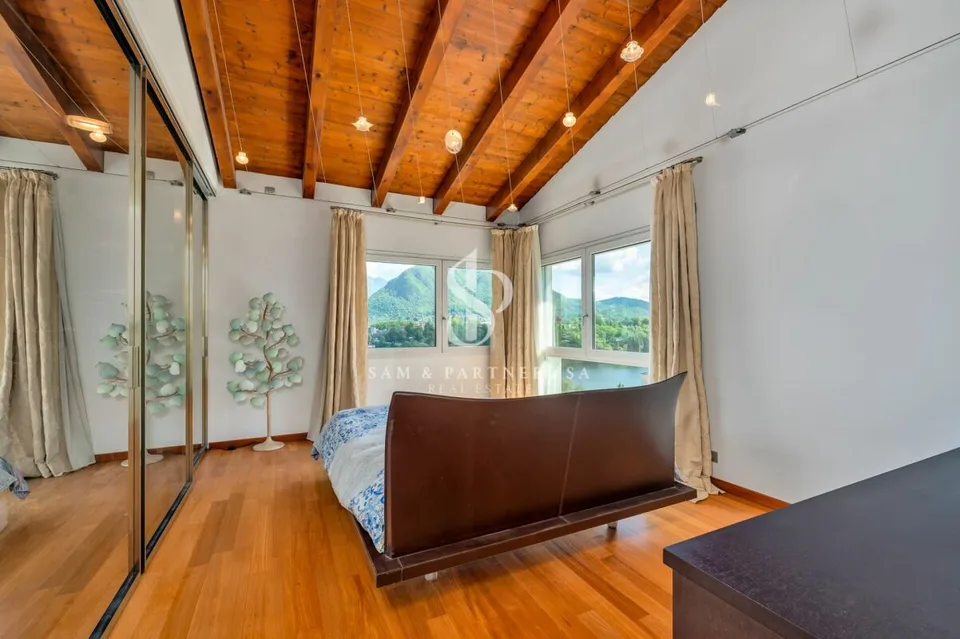 Villa mit Seeblick und Swimmingpool – Foto 12 von 19