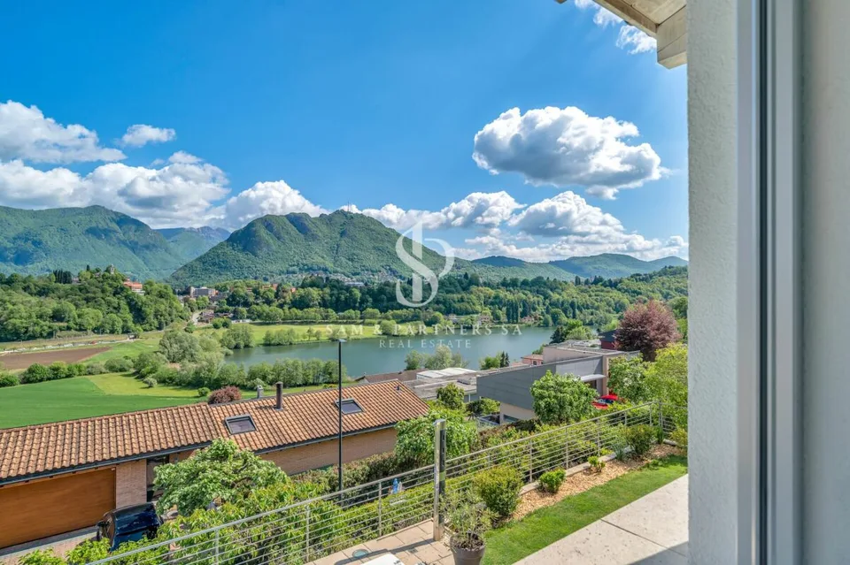 Villa mit Seeblick und Swimmingpool – Foto 14 von 19