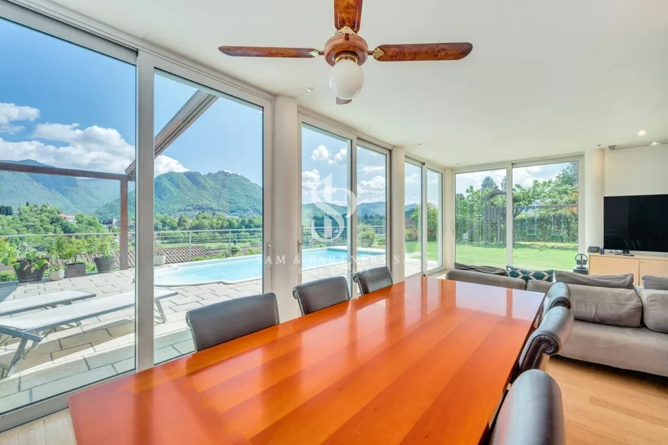 Villa mit Seeblick und Swimmingpool – Foto 8 von 19