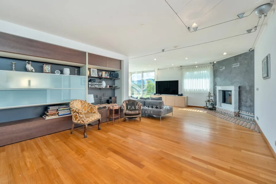 Villa mit Seeblick und Swimmingpool – Foto 6 von 19