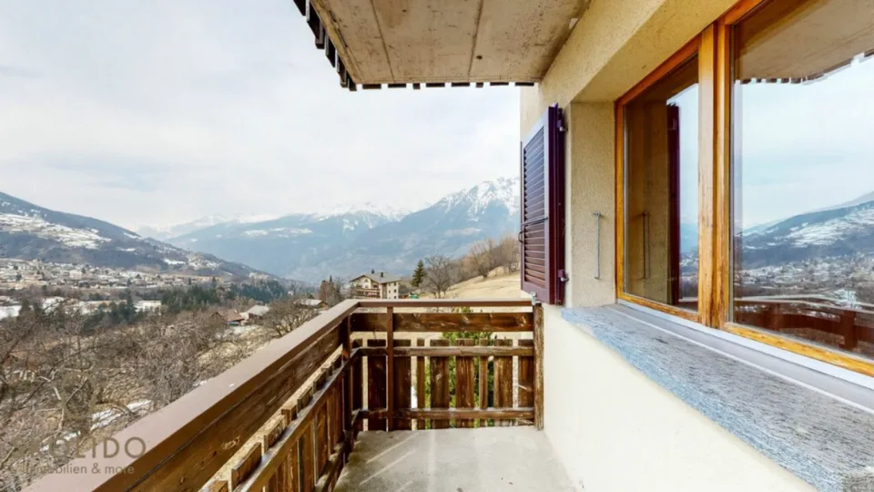 Appartamento (di vacanza) attraente su due piani con potenziale di sviluppo a Bürchen VS