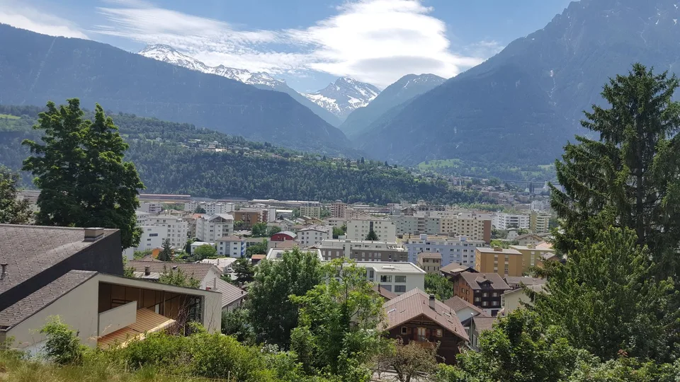 Terreno edificabile rialzato sopra i tetti di Naters