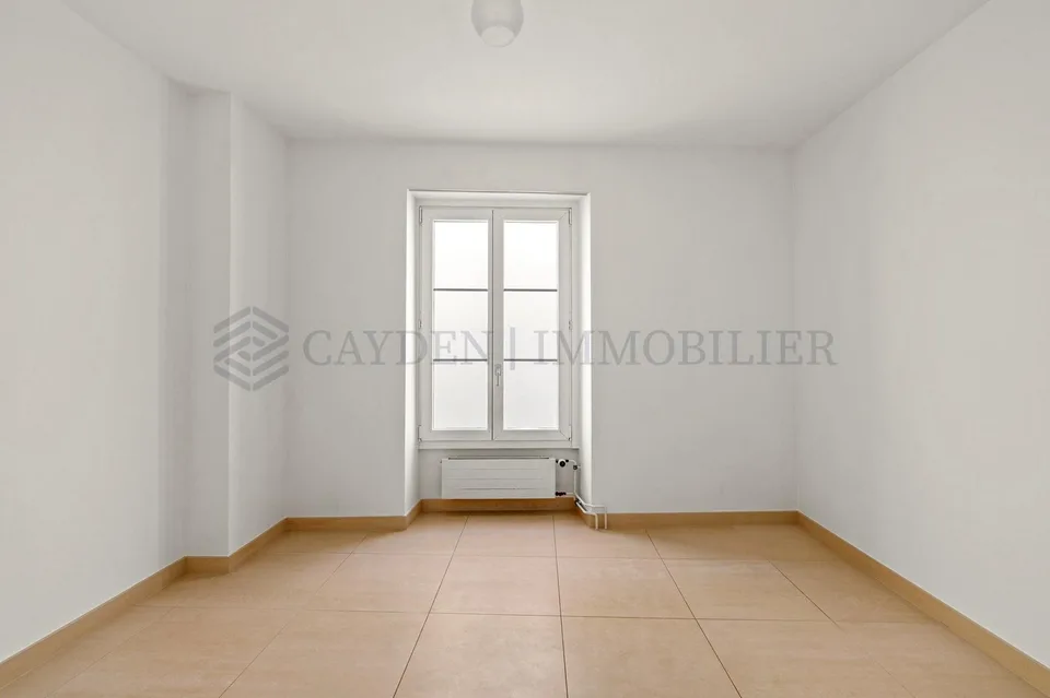 Exclusivité! immeuble de rendement mixte.