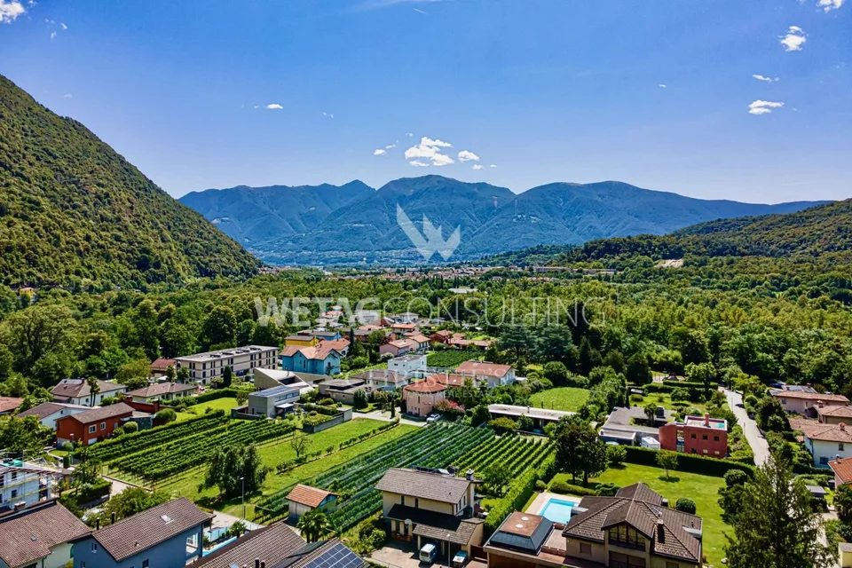 Schönes Bauland in Tegna zu verkaufen mit hervorragendem offenem Blick in Richtung Lago Maggiore