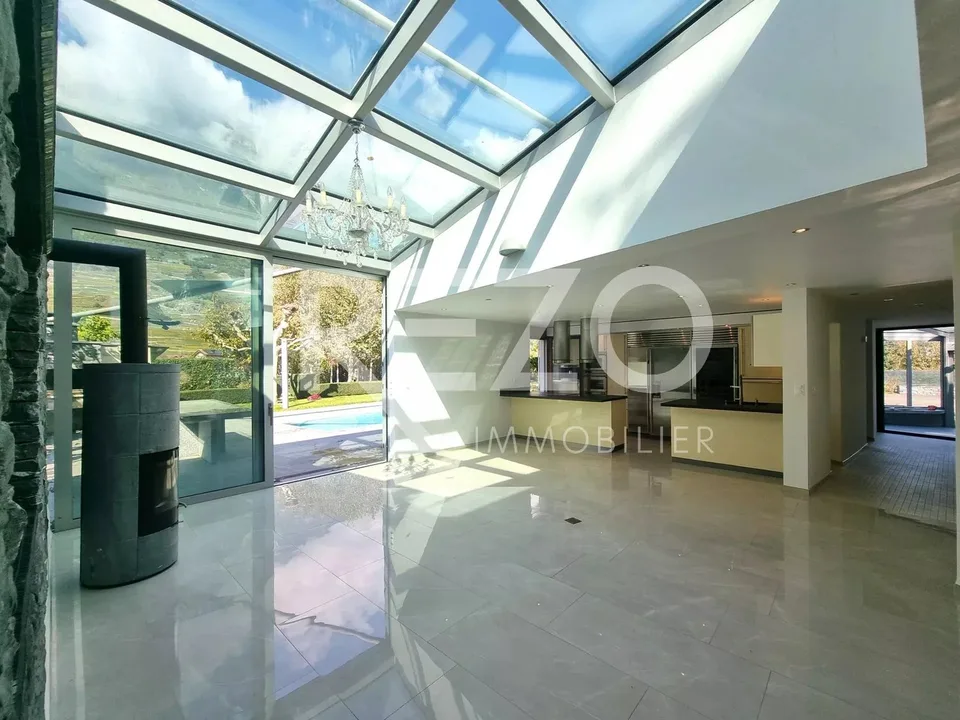 Architektenentworfene Villa mit Swimmingpool und Sauna - Vollständig
