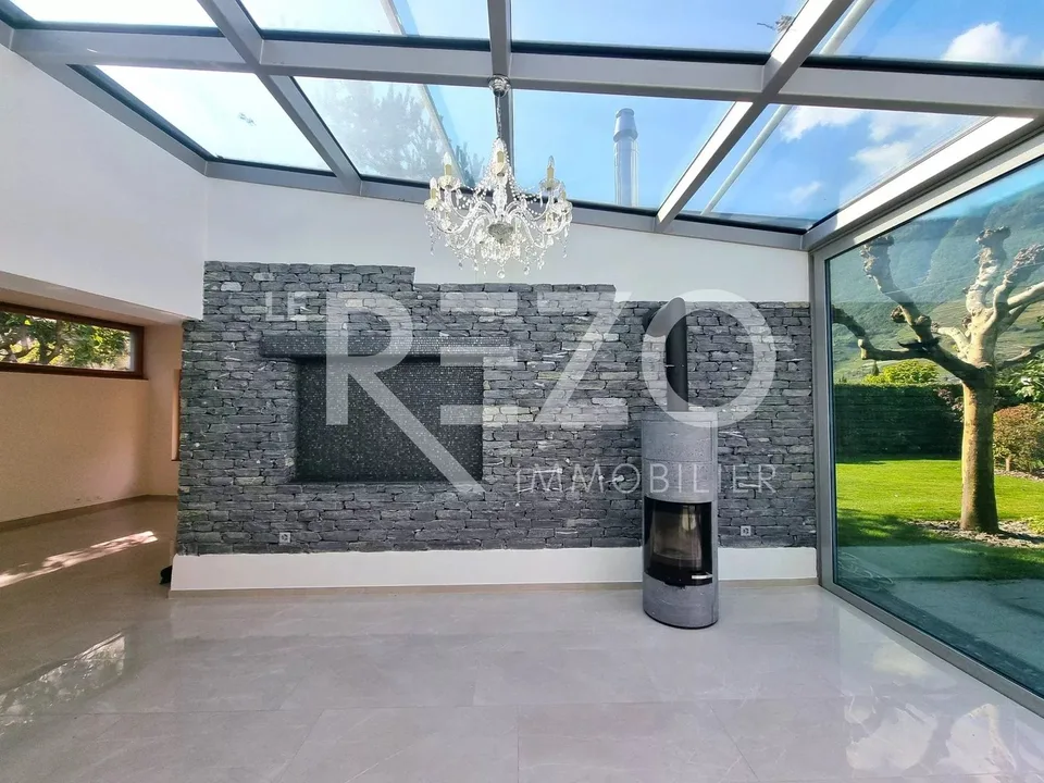 Architektenentworfene Villa mit Swimmingpool und Sauna - Vollständig
