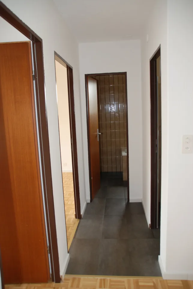 Renovierte 3,5-Zimmer-Wohnung mit Balkon in Cornaux – Foto 12 von 20