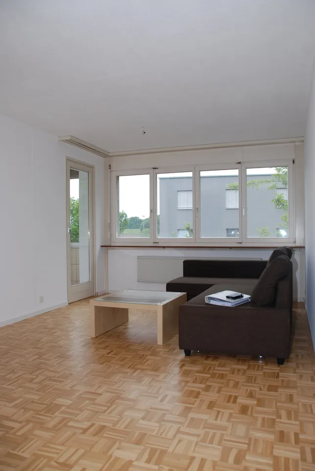 Appartamento ristrutturato di 3,5 locali con balcone a Cornaux