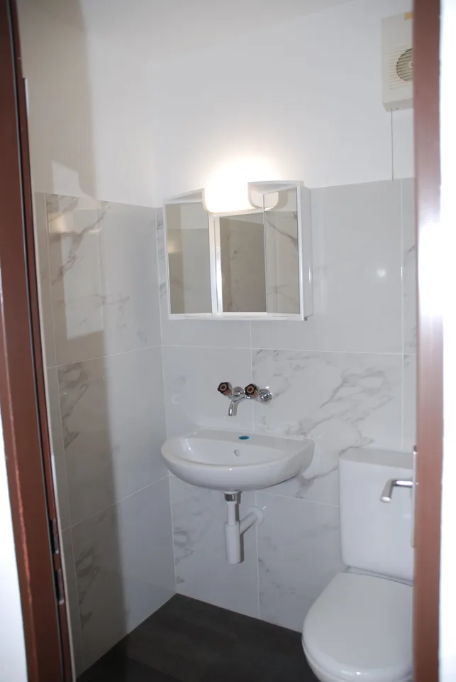 Renovierte 3,5-Zimmer-Wohnung mit Balkon in Cornaux – Foto 15 von 20