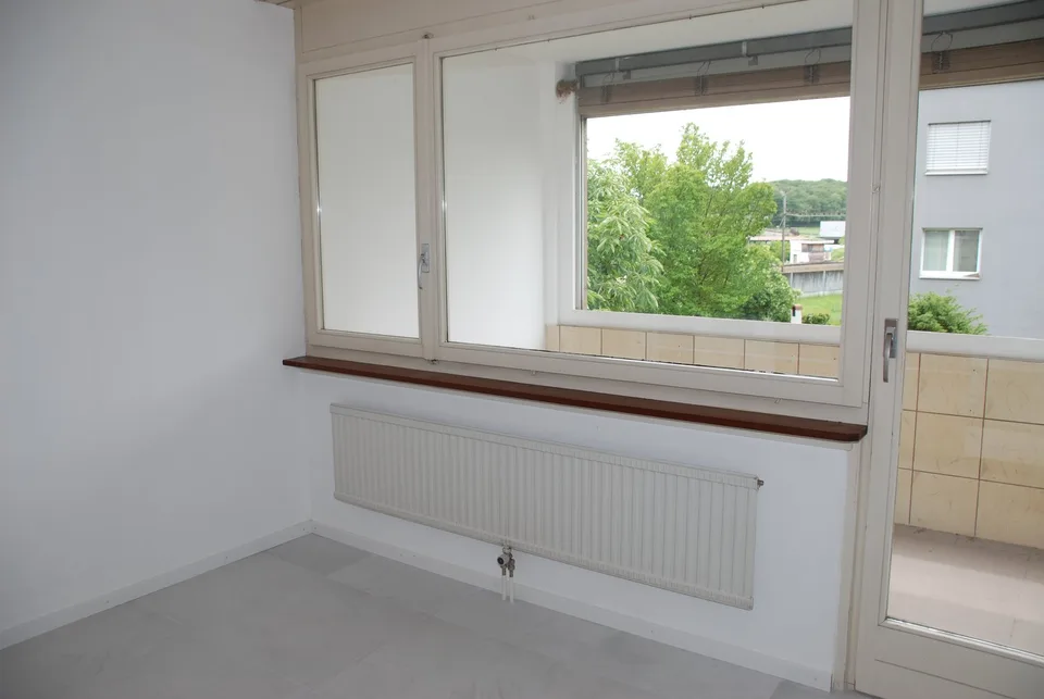 Appartamento ristrutturato di 3,5 locali con balcone a Cornaux