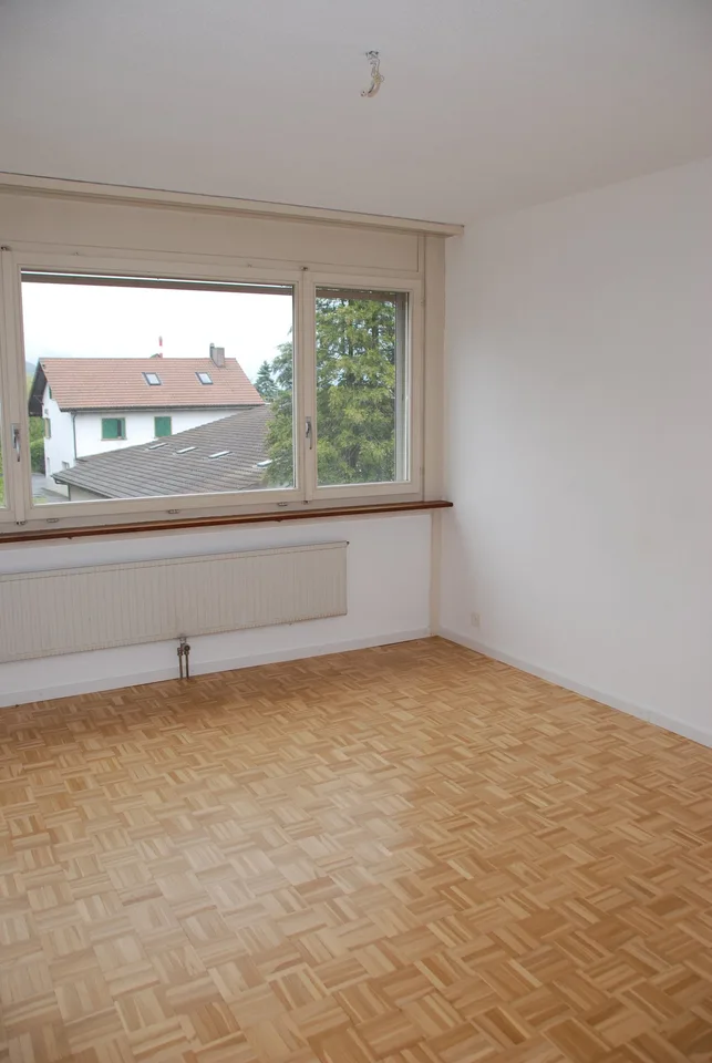 Renovierte 3,5-Zimmer-Wohnung mit Balkon in Cornaux – Foto 10 von 20