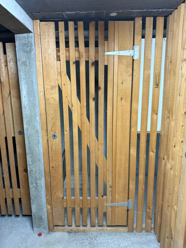 Renovierte 3,5-Zimmer-Wohnung mit Balkon in Cornaux – Foto 18 von 20