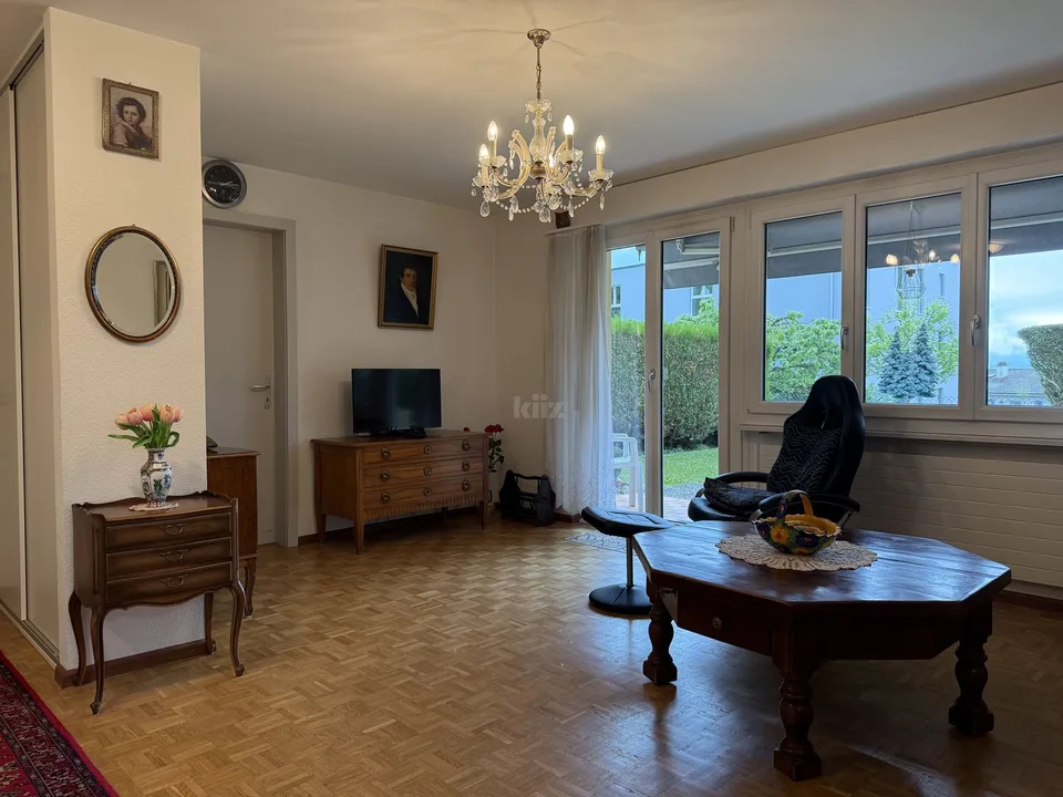 Schönes Apartment mit überdachter Terrasse und Garten