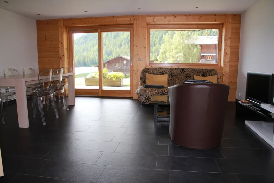 Luxurious furnished apartment for sale in Champex-Lac.