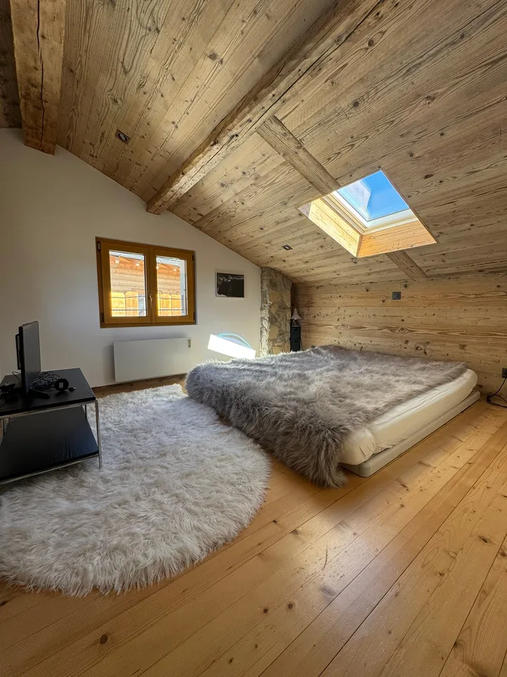 Dreistöckiges Haus in einem Dorf – Foto 7 von 10