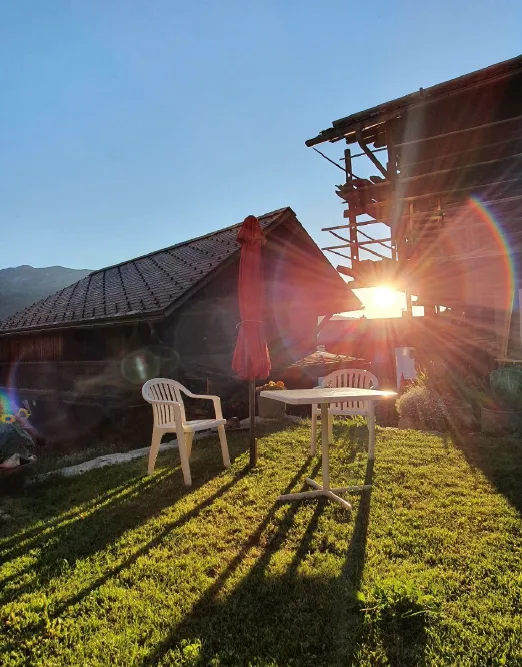 Dreistöckiges Haus in einem Dorf – Foto 10 von 10