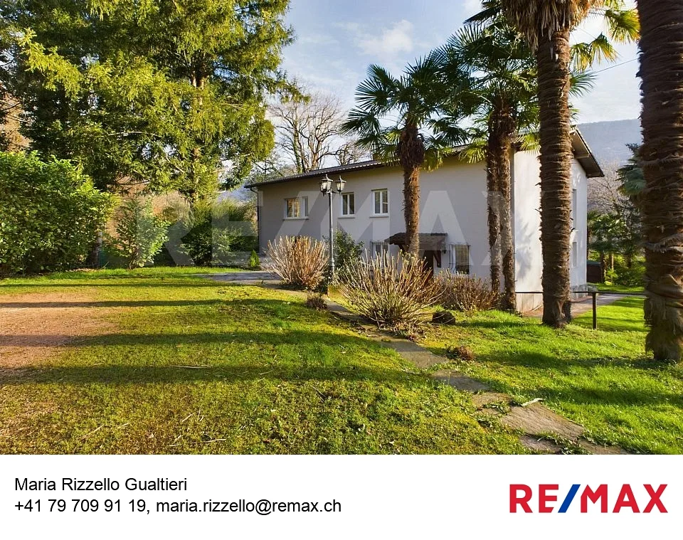 Casa con parco, piscina, orto, garage e bosco