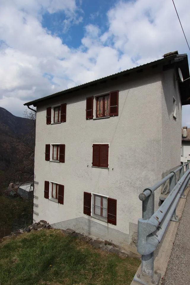 Vendesi casa unifamiliare di 3 piani nelle Centovalli