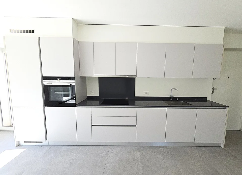 Moderno appartamento  di 4.5 locali con giardino a Claro – Nuova costruzione con vista