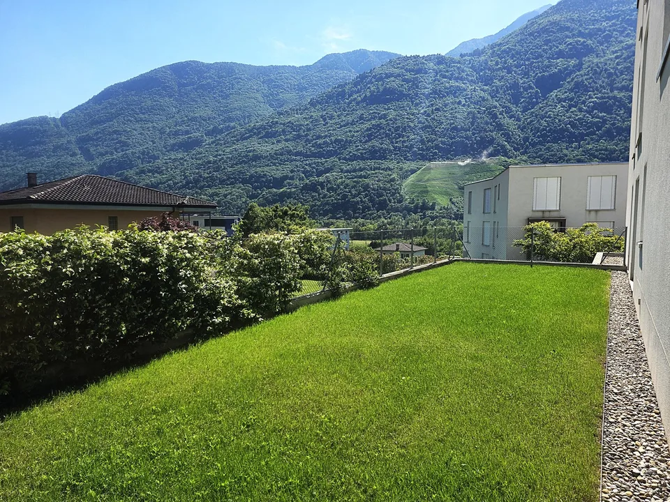 Moderno appartamento  di 4.5 locali con giardino a Claro – Nuova costruzione con vista