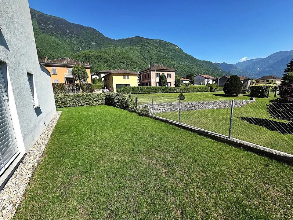 Moderno appartamento  di 4.5 locali con giardino a Claro – Nuova costruzione con vista