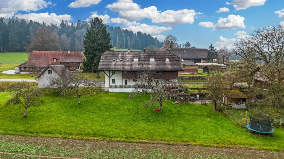 Vollvermietetes Mehrfamilienhaus mit 4 Wohnungen, 5.4% Bruttorendite