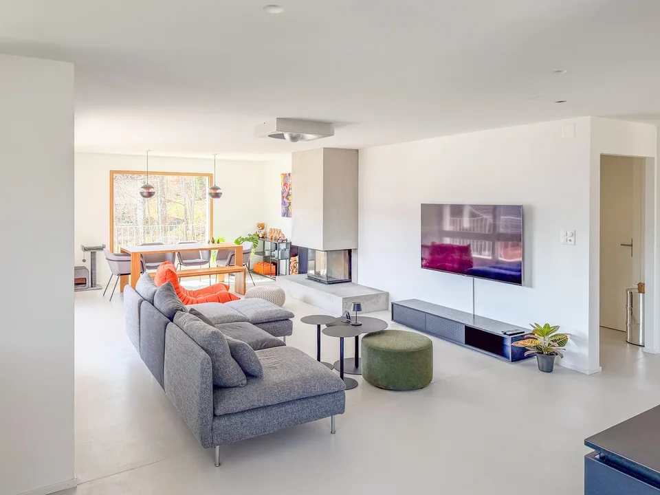 Splendida casa ristrutturata di 2 alloggi con vista dominante