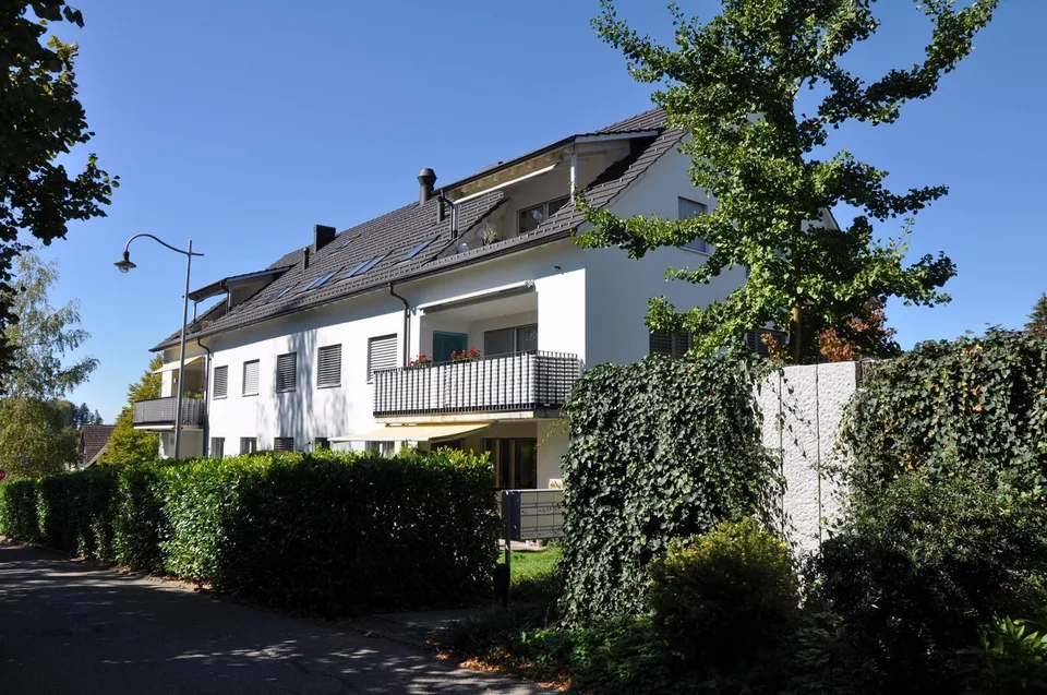 Appartement-maisonnette de 4,5 pièces inondé de lumière avec galerie et beaucoup d'espace