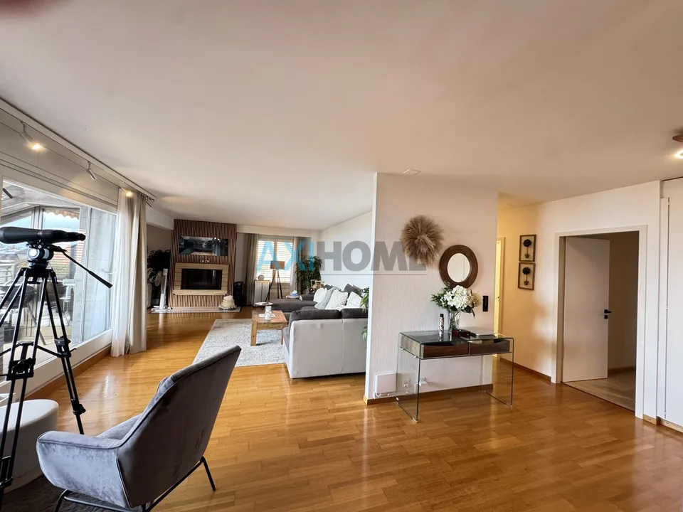 Une adresse privilégiée à Montreux ! 4,5 pièces vue lac avec balcon