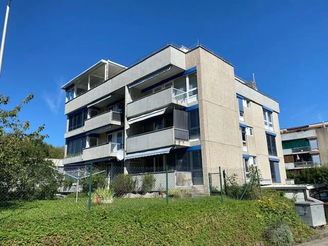 Spacieux et lumineux appartement de 4,5 pièces avec balcon et 2 garages communiquants