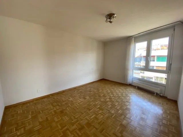 Ampio e luminoso appartamento di 4,5 locali con balcone e 2 garage comunicanti – foto 10 di 16