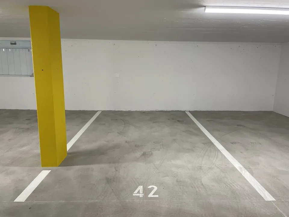 Garagenplatz in moderner Einstellhalle